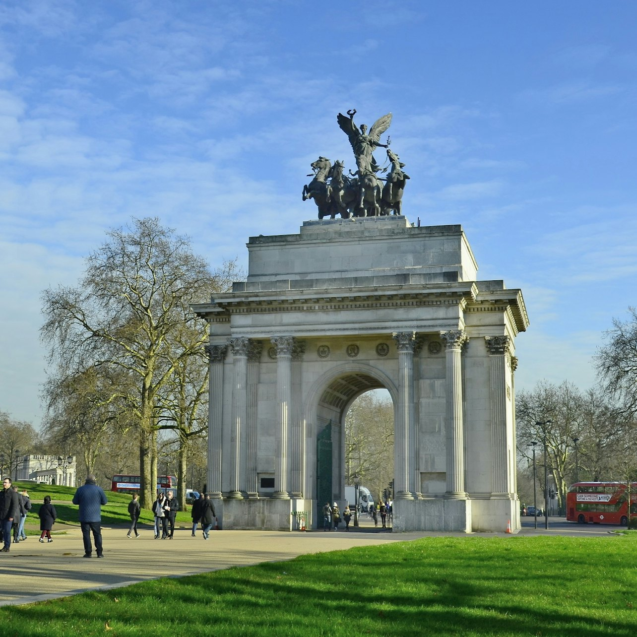 Buckingham Palace: Royal History Semi Private Guided Tour + Entry Ticket - Photo 1 of 9